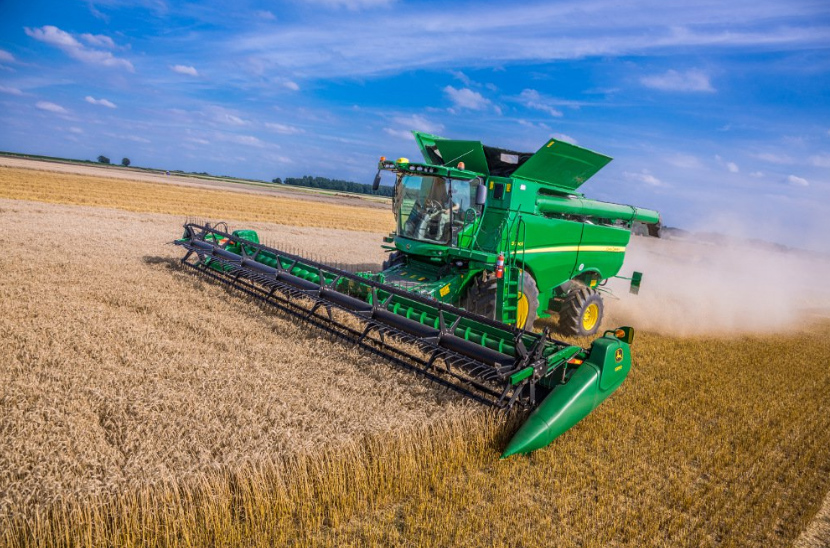 John Deere presenta la nuova serie di mietitrebbie S700 John Deere presenta la nuova serie di mietitrebbie S700
